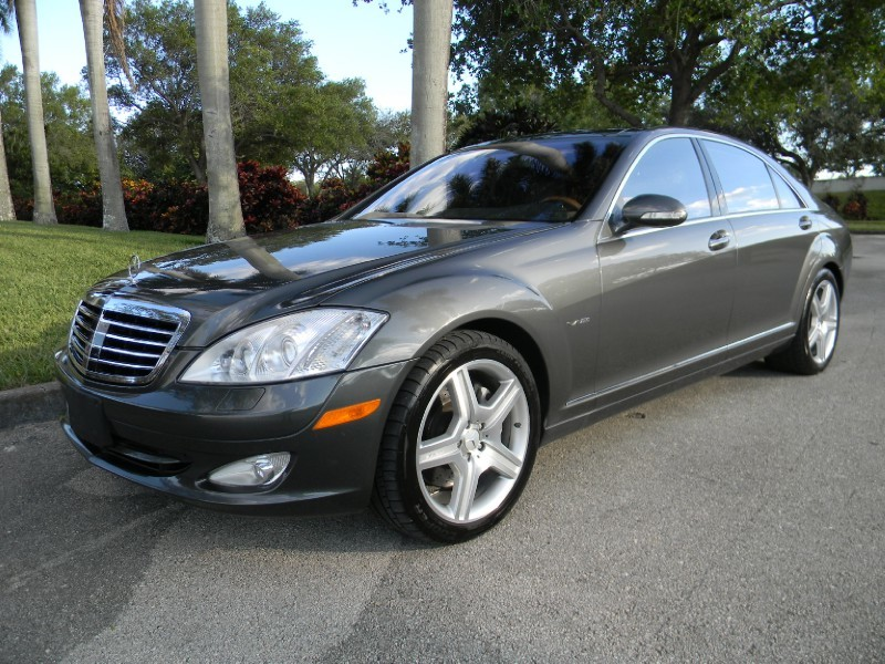 Illustration for article titled You Can Buy A 510-HP V12 S-Class For The Price Of A Used V6 Honda Accord